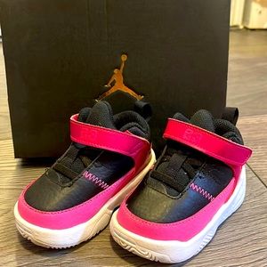 Nike Jordan Max Aura toddler girls size 5C